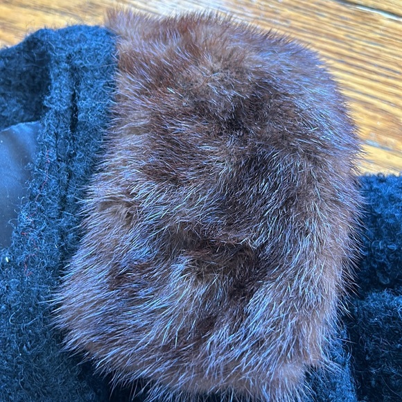 Vintage Wyandotte fabric 100% wool black boucle coat with mink collar. - Picture 5 of 13